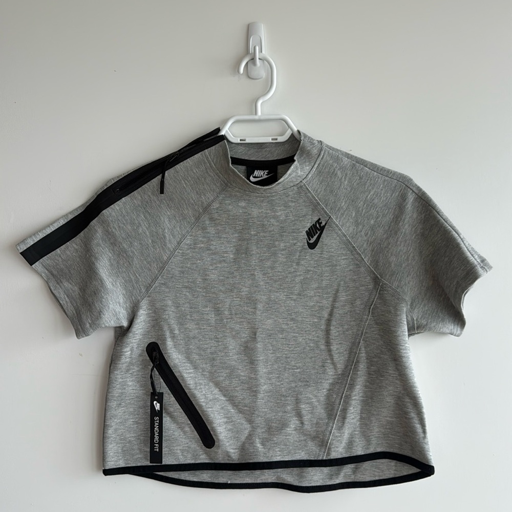 NIKE Crop Top